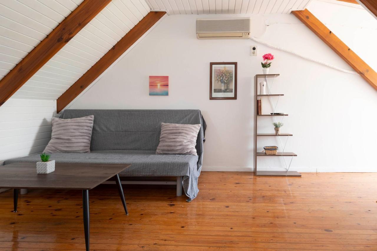 Giorgos House Attic Lägenhet Gialova Exteriör bild