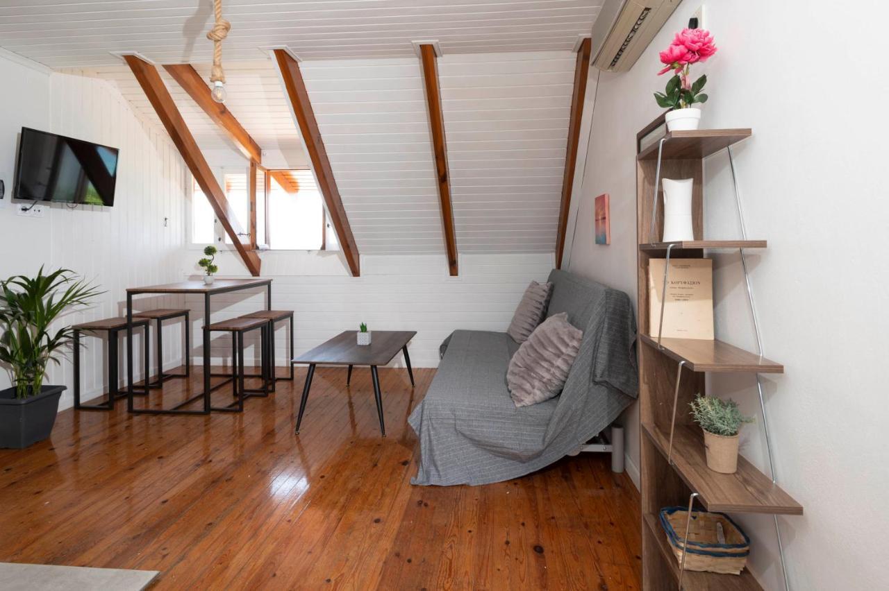 Giorgos House Attic Lägenhet Gialova Exteriör bild